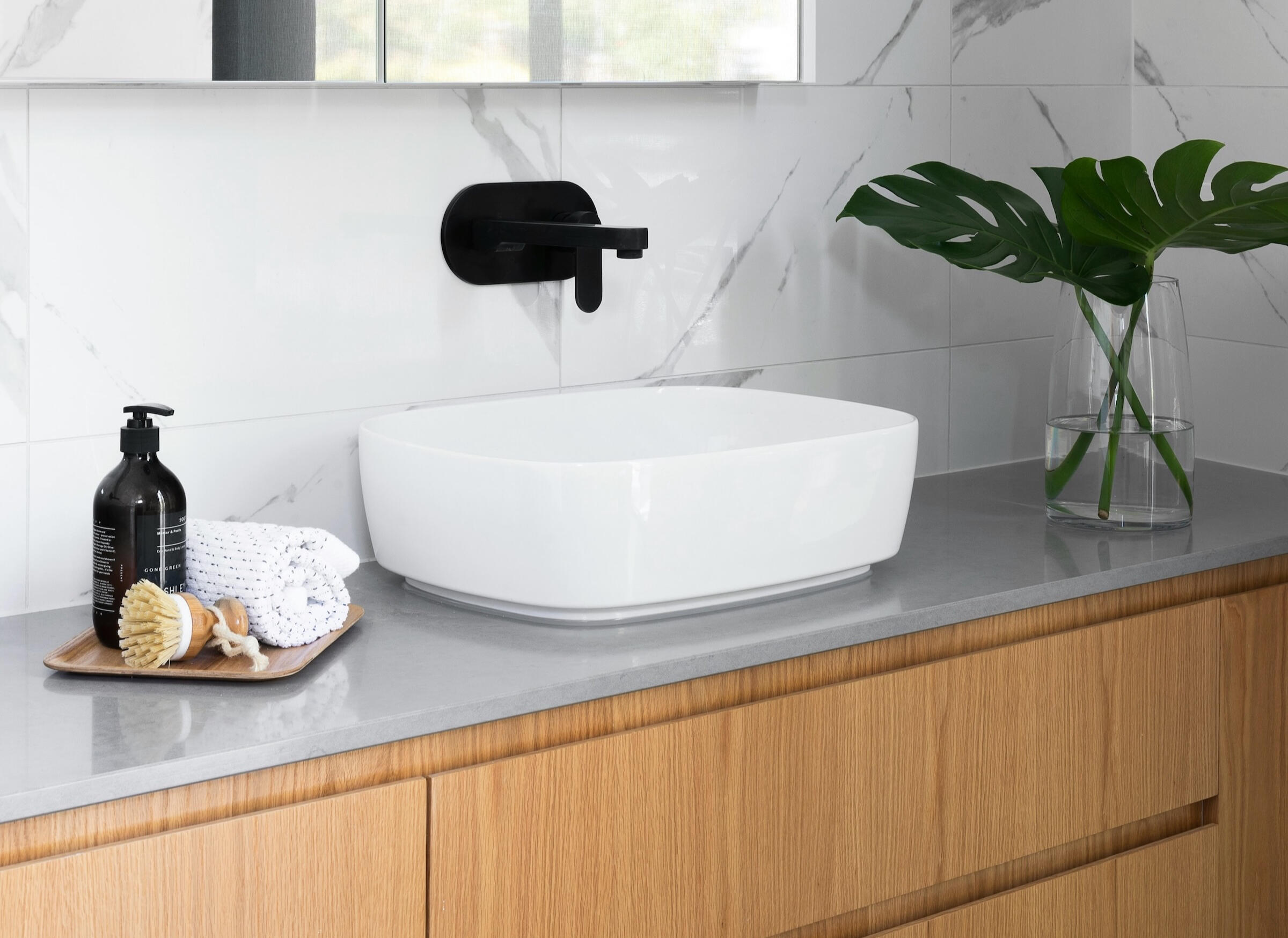 Vivir en tu espacio soñado es más que un deseo, es una necesidad Tu casa y tu están mas conectados de lo que crees. No es capricho, nuestro instinto de supervivencia nos dice que si vivimos en un lugar bonito y en orden estamos a salvo. Por eso, transformar tu casa en ambientes que te inspiren bienestar es elevar tu cal